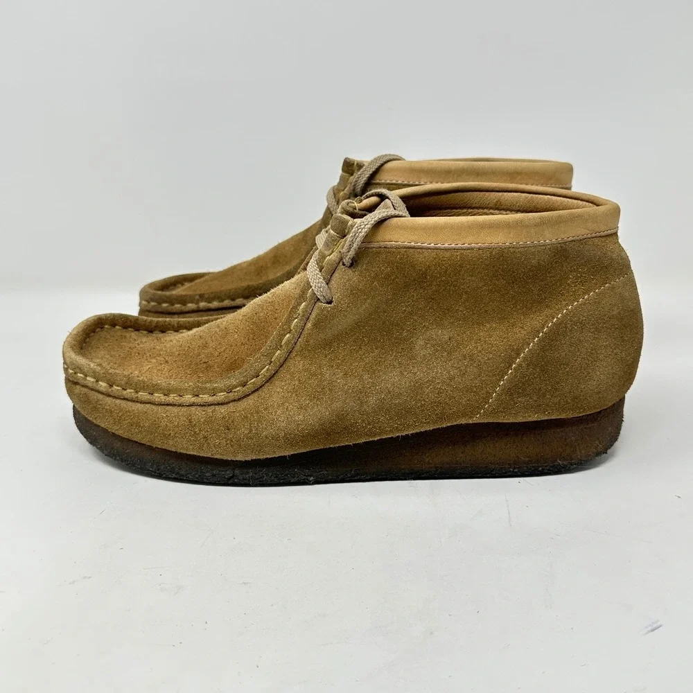 Clarks Wallabee Boot Suede Tan Oak Mens 7.5 M Chukka Moc Toe Crepe Sole 35405